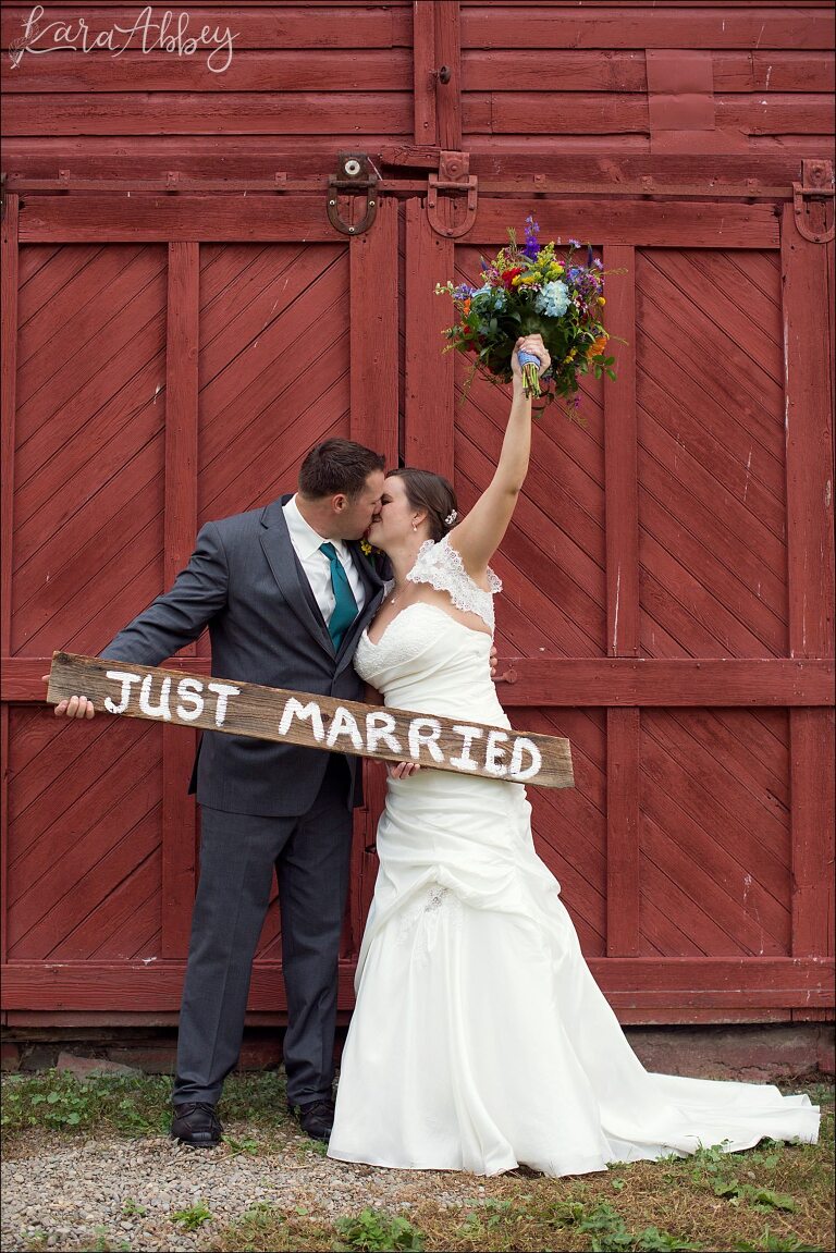 Just Married Cheer Bride & Groom with Sign by Irwin, PA Wedding Photographer